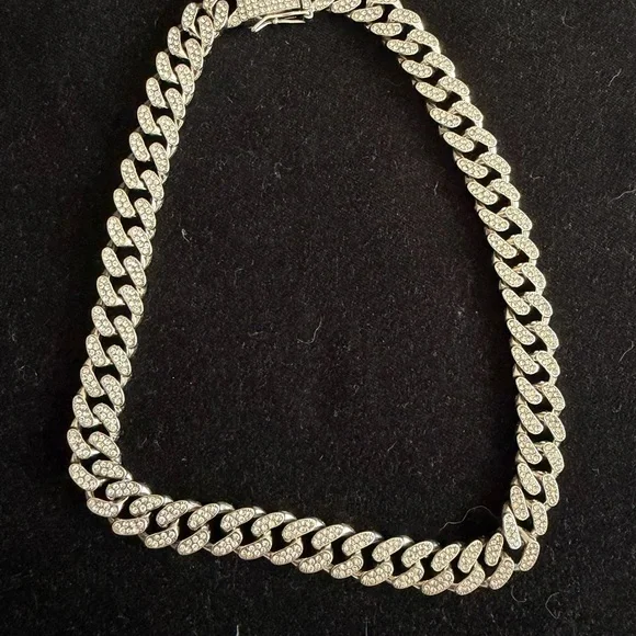 Valentine Rouge Silver Necklace - Picture 4 of 4